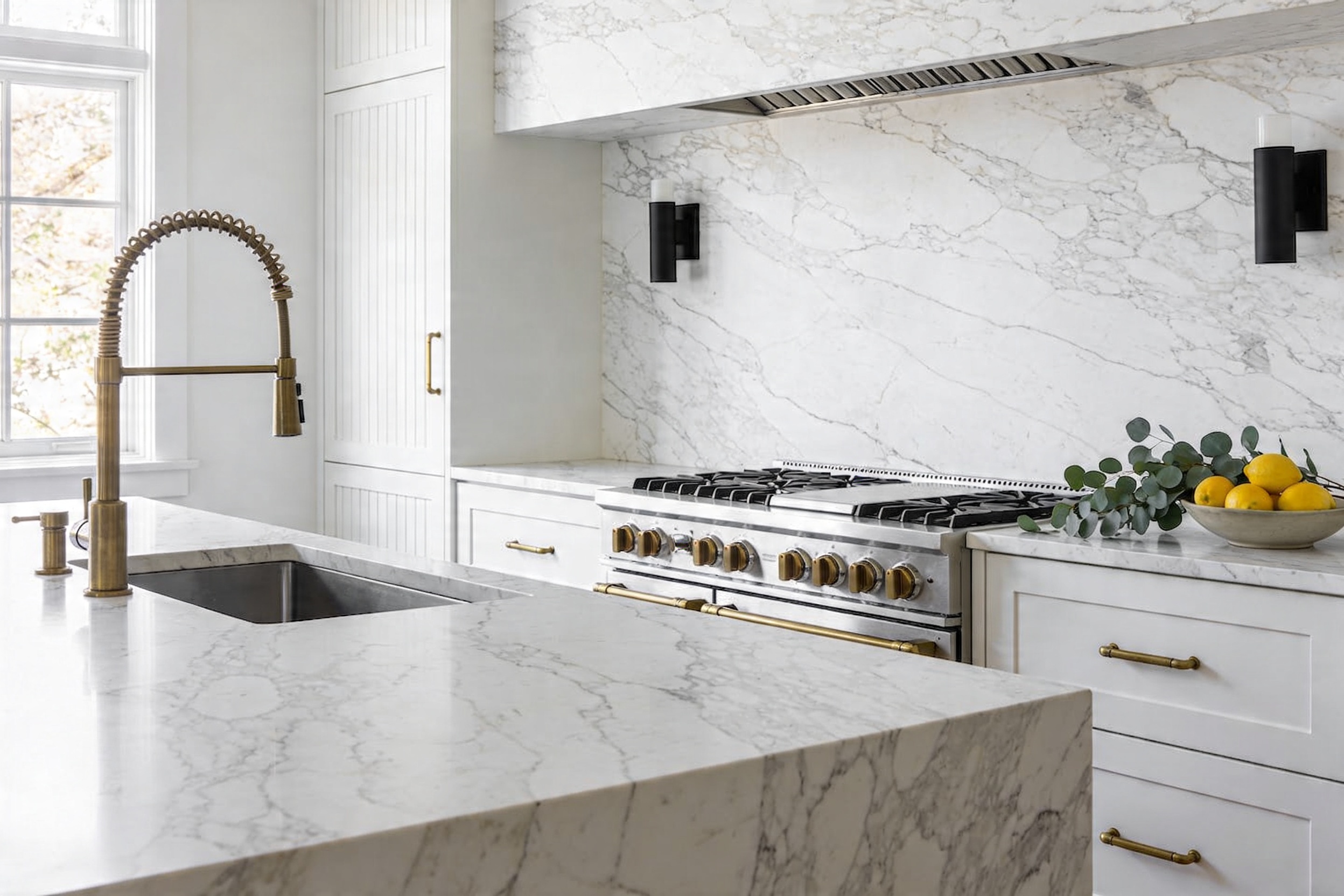 13 White Kitchen Inspo Ideas That Make Your Home Feel Luxurious Now